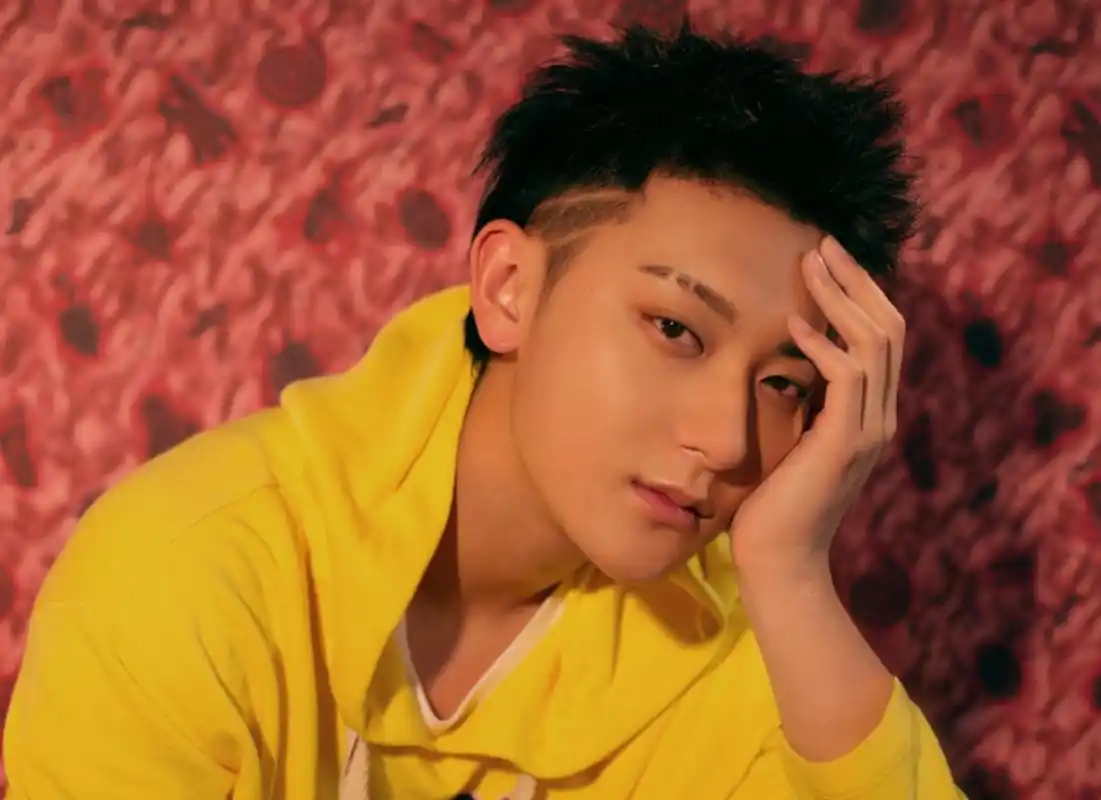 4月29日,黄子韬求婚徐艺洋的事,在网络上闹得沸沸扬扬.