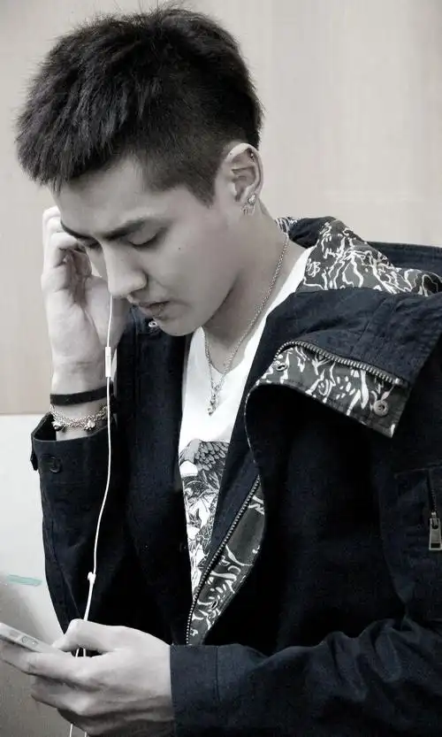 请问谁知道kris这件衣服的一系列照片是在哪次机场