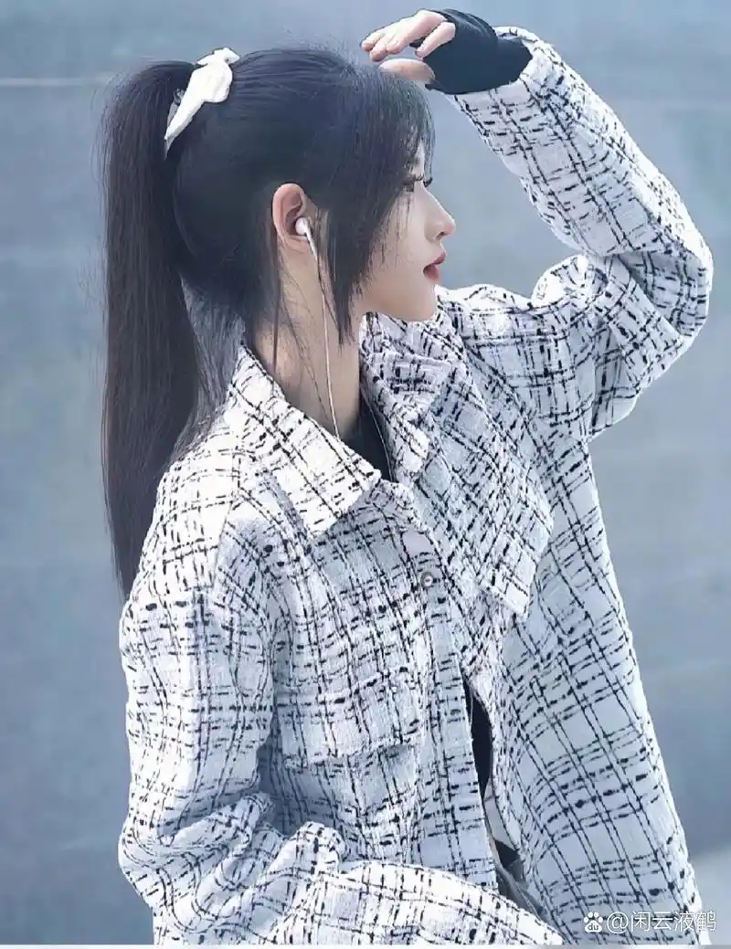 青春期的高马尾女生头像