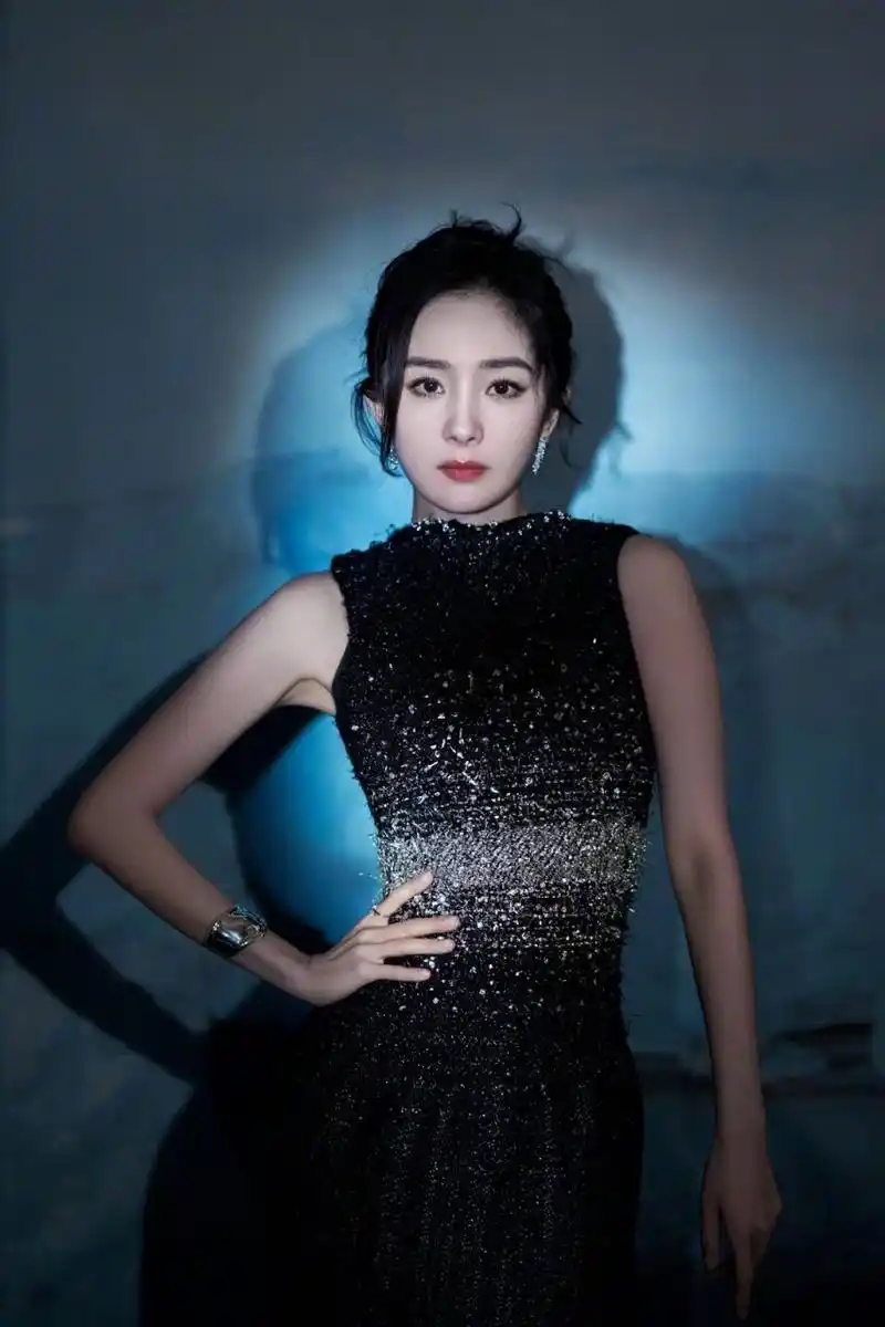 pcstar#  杨幂身着maison rabih kayrouz 2023春夏高级定制礼服出席