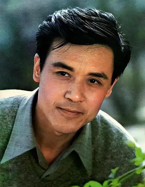 达式常:工作61年不买车,年过60才住上新房子,把平凡妻子宠成宝