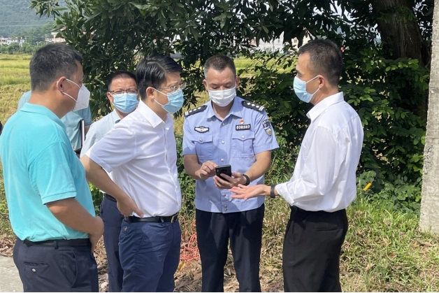 20210826区领导陈小华,张锦海到派潭镇交通事故指挥处