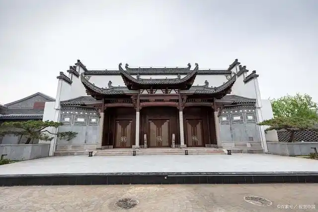 徽派建筑作为我国古建筑重要的流派之一,它的工艺特征和造型风格主要