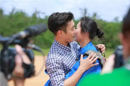 刘雯和崔始源参加恋爱真人秀今天中国的综艺节目清一色要请几个韩国