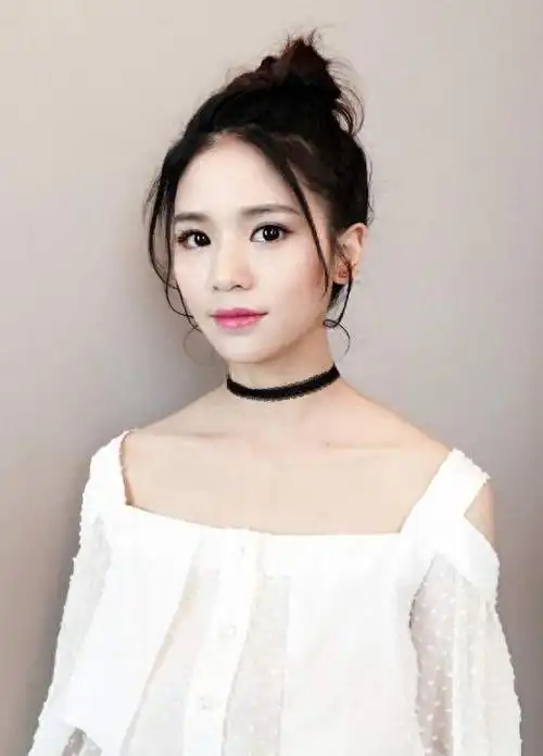 快女黄英自曝买不起房,面试浪姐失败,结束15年北漂疑似转行带货