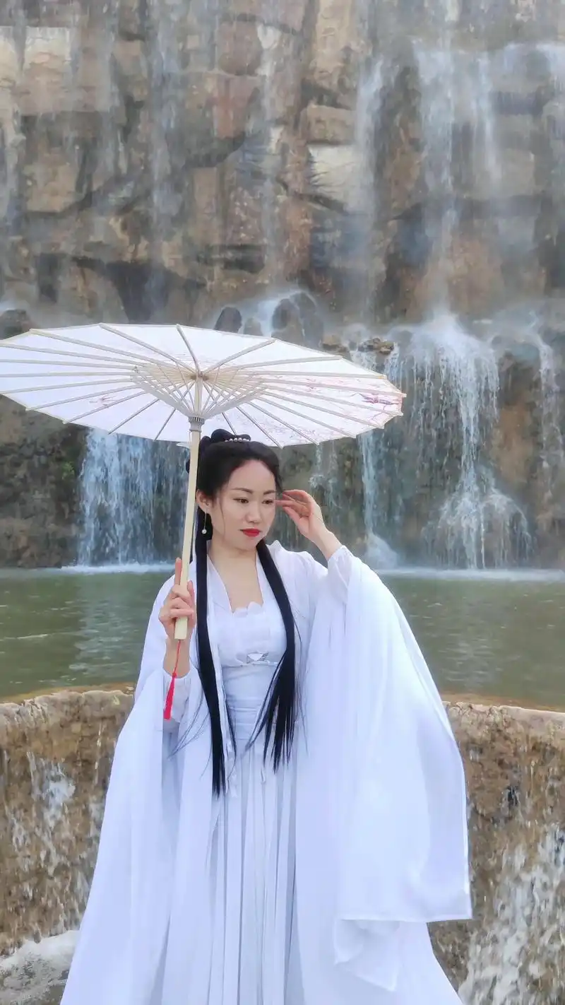 京山美人谷.这就是我心中的山水,穿上仙气飘飘的古装,穿越在仙 - 抖音