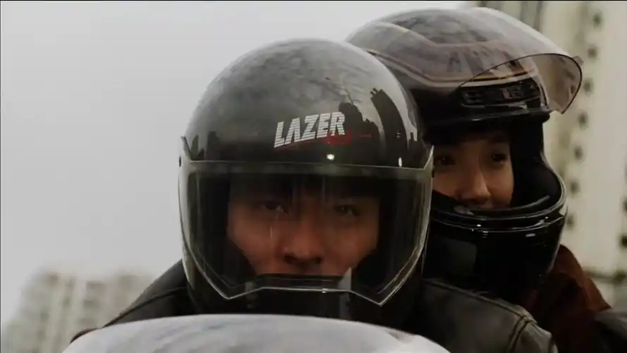 刘德华来生缘一起走过的日子骑摩托车的样子真帅