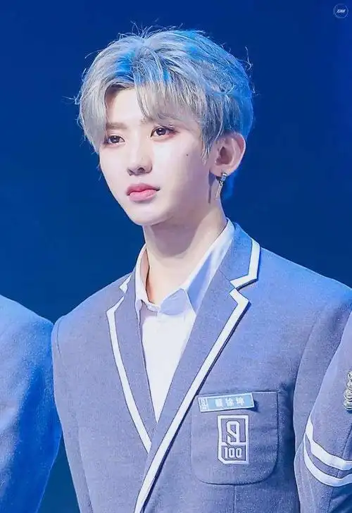 长相"精致小巧",实则"鹤立鸡群",这几位长腿男星藏得太深了