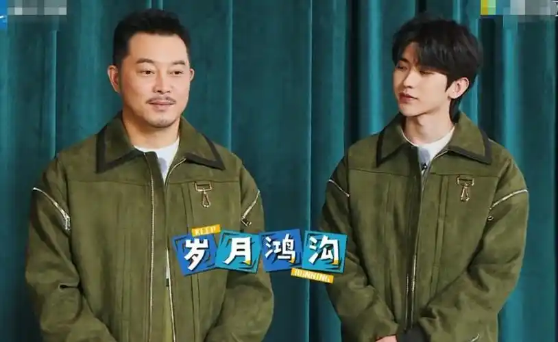 43岁沙溢被拍丑照?和蔡徐坤同框对比惨烈,五官扭曲惹本尊哭诉_照片