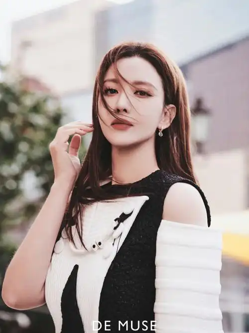 #张萌静谧优雅时刻大片#