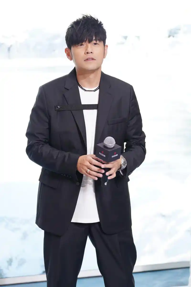 在2003年,全亚洲超过50家电台定7月16日为周杰伦日,同步首播新专辑