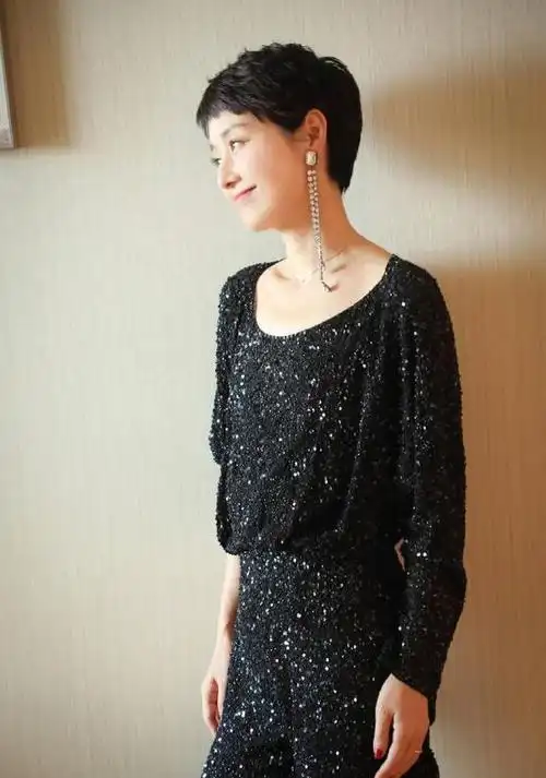 马伊琍为新剧暴瘦30斤,超短发比孙俪还惊艳,颜值回春了