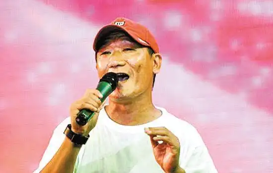 高峰个人资料歌手-6位90年代内地最红男歌手现状,2人入狱,2人离世,1人