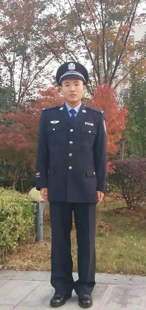 从警的热望l从今天起我穿上警服