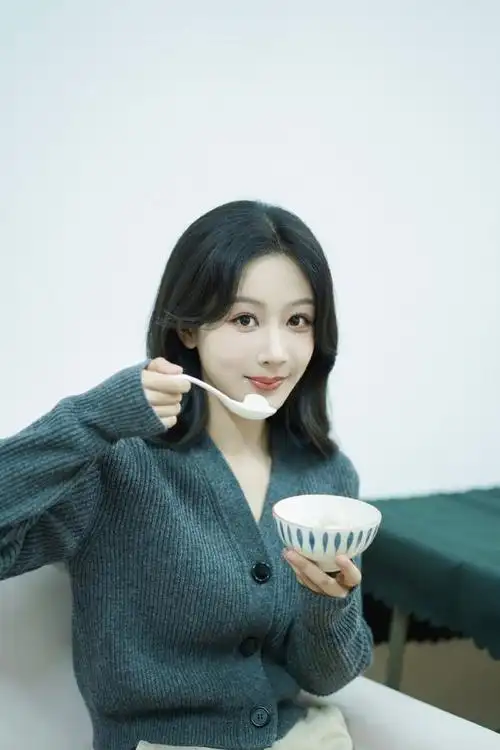 杨紫营业雨露均沾#没见过 都是新鲜的是谁粉丝吃这么好啊,原来是杨紫