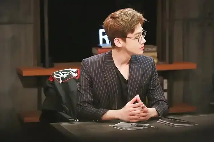 出道便大火,现深陷"春山学"风波,"三无"少年白敬亭遇坎坷_腾讯新闻