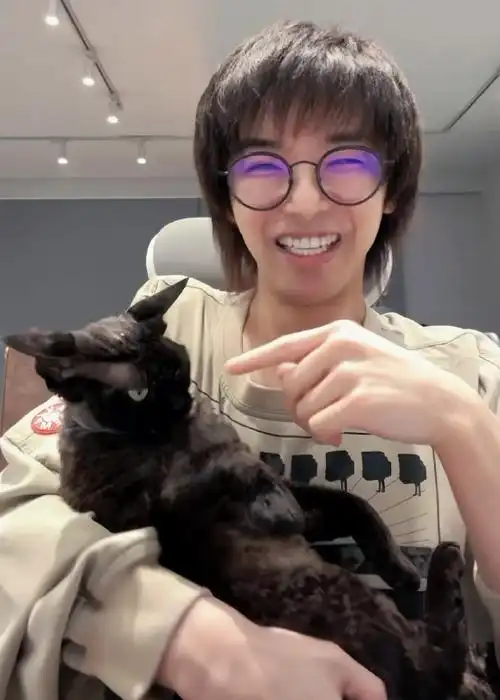 啊啊啊啊啊好可爱两只猫猫93@华晨宇yu