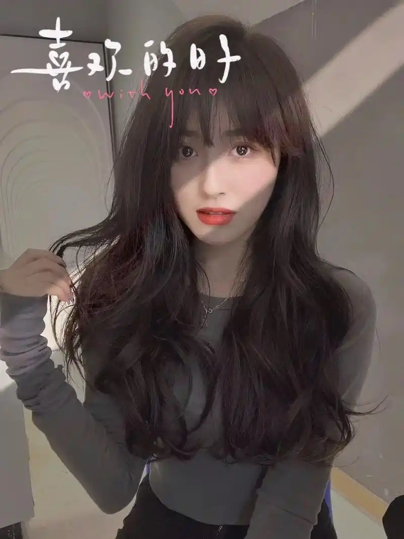 造型搭配发根蓬松烫