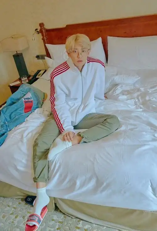 你说灿烈新画报不够看?放心,这里还有