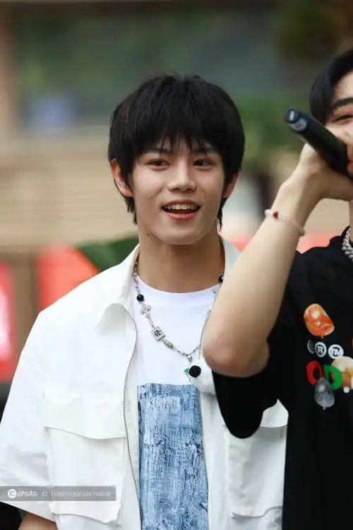 盘点:《创造营2021》选手刘聪与网红陈律官宣恋情 - ic_photo - 图虫