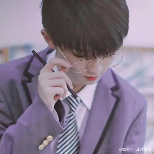 马嘉祺戴眼镜太帅了吧!不愧是郑州蛊王!