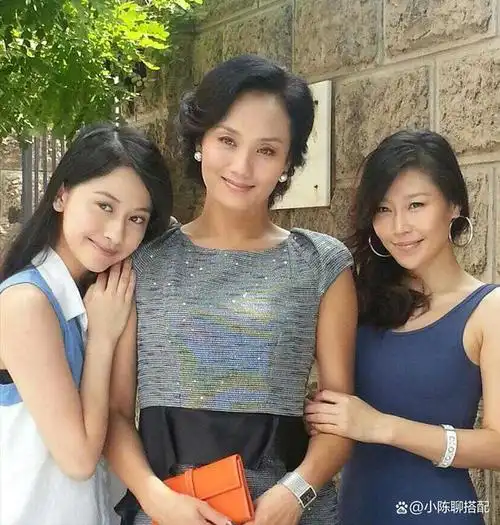 据说曾经的挂历界有三大女神,北京有瞿颖,杭州有周迅,上海有李颖,对于