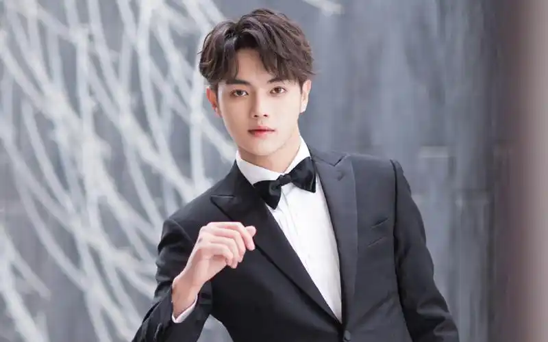 许凯帅气迷人写真图片桌面壁纸