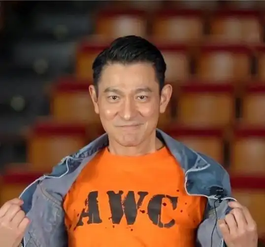 刘德华父亲刘礼于上月以97岁的高龄离世,今日在香港殡仪馆设灵,刘德华