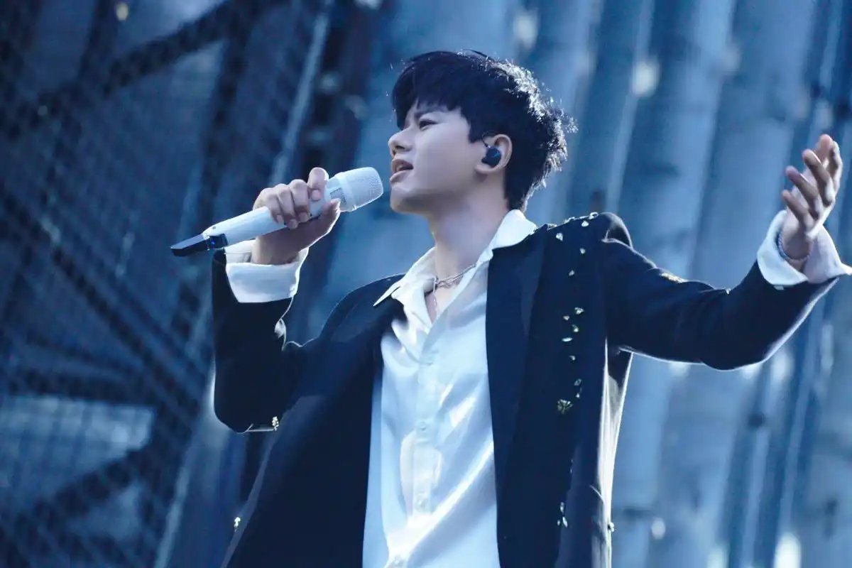 @张杰 未·live-「曜·北斗」巡回演唱会8月11日深圳站圆满成功!从"这