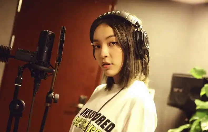 说唱歌手vava失眠一年曾怕自己死掉有一个月每晚打120救自己