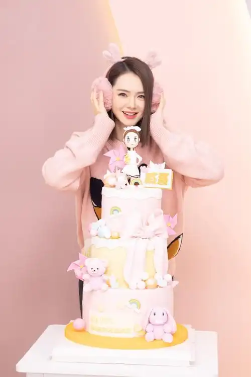 戚薇1026生日快乐