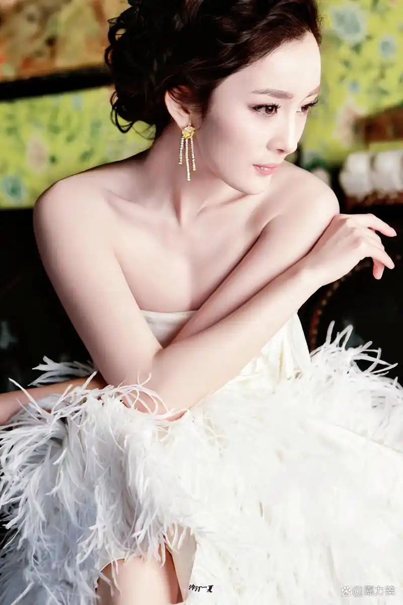 杨幂婚纱照绝美