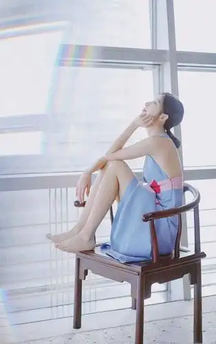 赤脚也性感!张俪深v亮相,潮过朋克秦岚,美过千纸鹤毛晓彤