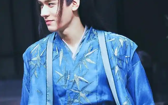 细品温客行两套蓝色衣服君子如兰山河令温客行龚俊