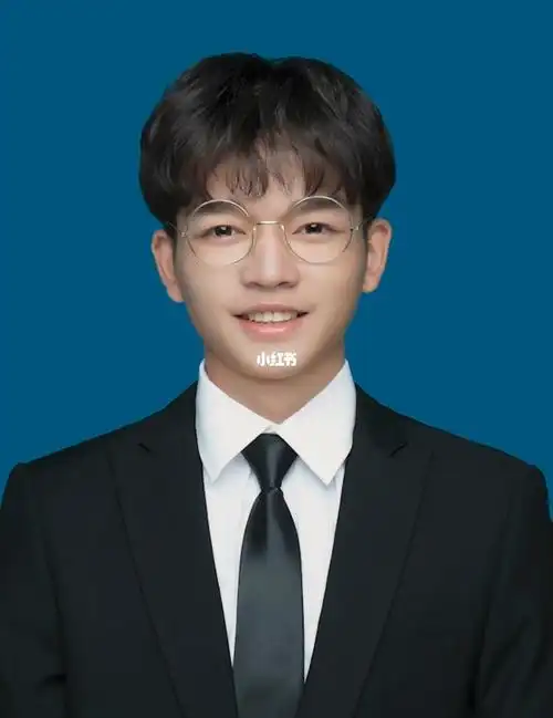 今日男生正装证件照