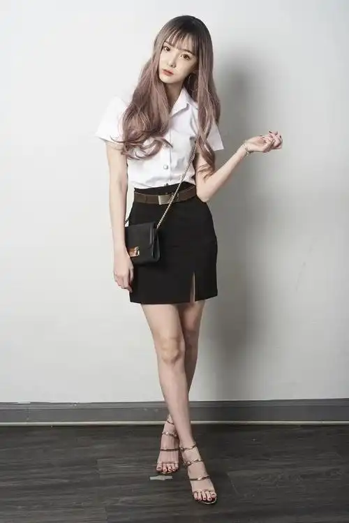 郑乃馨潮流图片写真