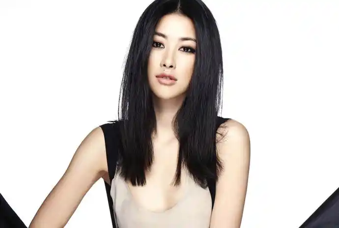 朱珠个人资料 与尤文图斯老板走红毯露乳两点凸现场面尴尬