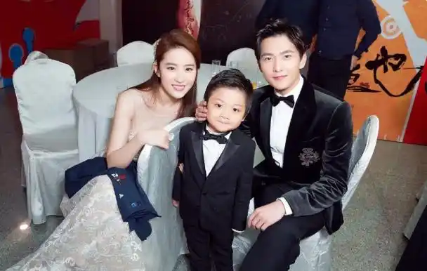 时尚资讯##杨洋刘亦菲合照2015年vs2023年