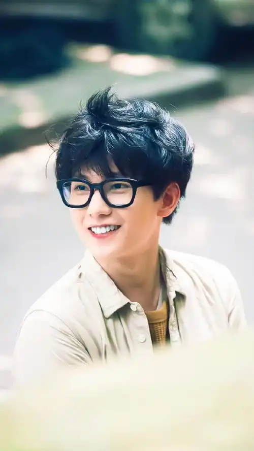 杨洋卷毛发型梦回茅十八##杨洋小卷毛