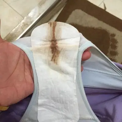 今天37周,上午流褐色分泌物,去医院内检说宫口开一公分让回家等着,到