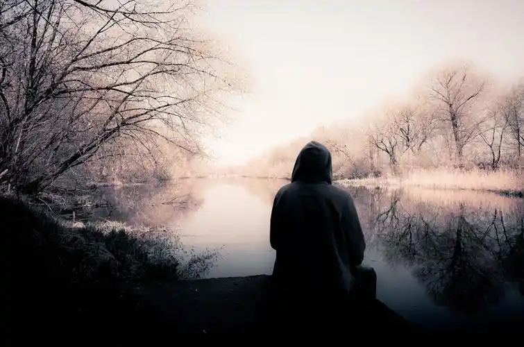 孤单寂寞图片大全,沉默男人伤感背影图片-528时尚网