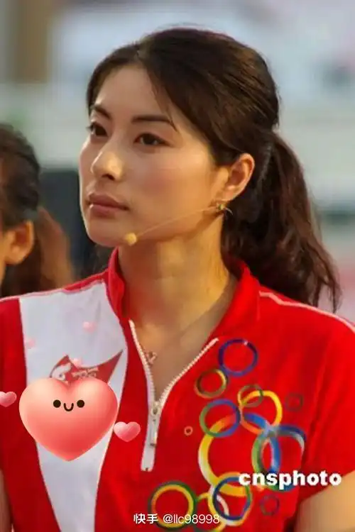 稍微侧一点脸就会改变脸型和显瘦接下来是较瘦时期的一些郭晶晶的照片