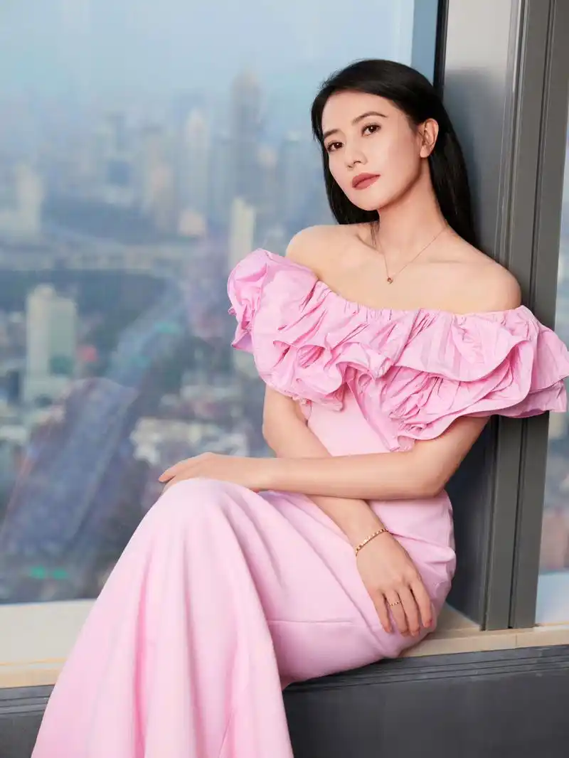 高圆圆粉色露肩礼服,清爽靓丽,温婉大气,好美!