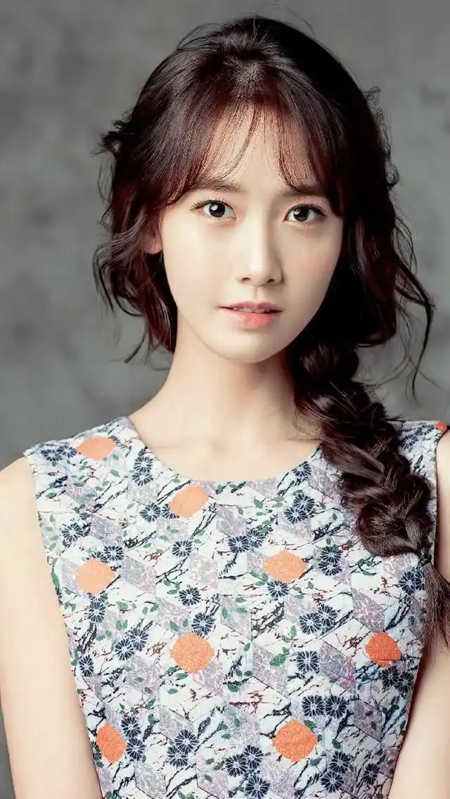 林允儿晒自拍美照清新可人,皮肤嫩出水笑容很甜美