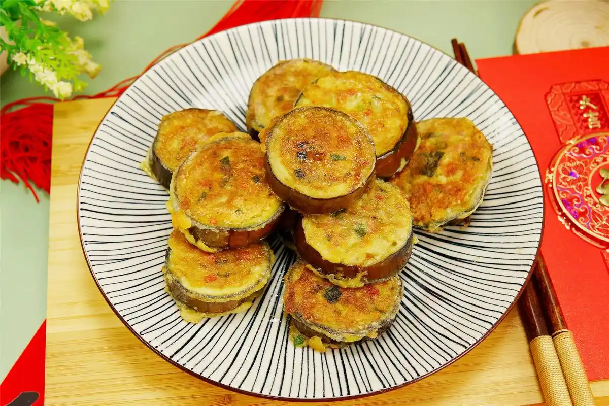 冬季茄子这样做,比红烧香多了,不油炸简单好吃,上桌孩子抢着吃