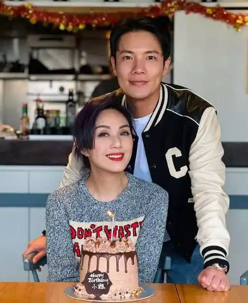 虽然明天才是杨千嬅的生日,不过,今天她的老公丁子高就已经提前为其庆