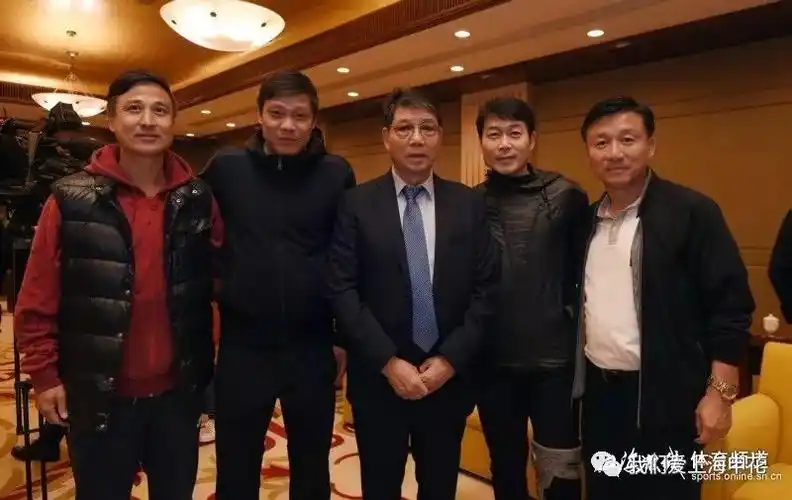 申花上港高层齐聚根宝宴会 徐根宝:谁拿冠军都挺好 孙祥出境