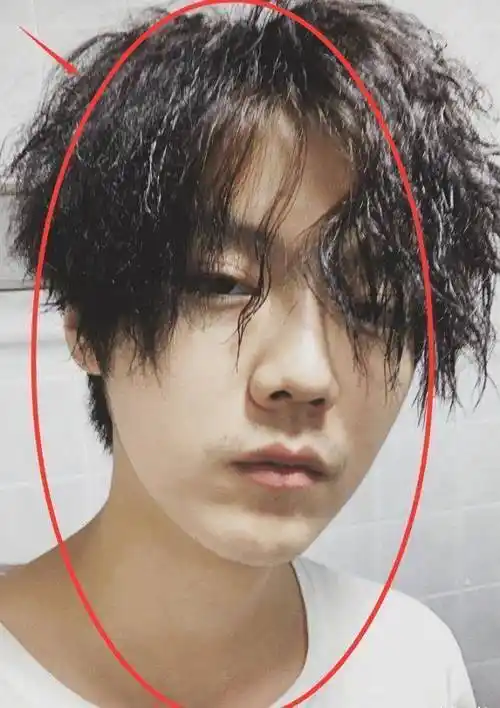 鹿晗出道生图火了,关掉美颜如同"卸妆",暴露出"真实颜值"_感觉_一面