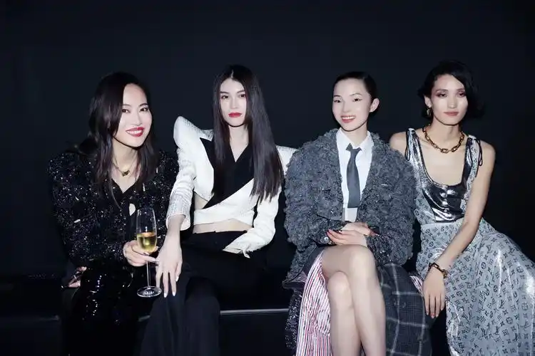 中国超模军团助阵时尚芭莎年度派对