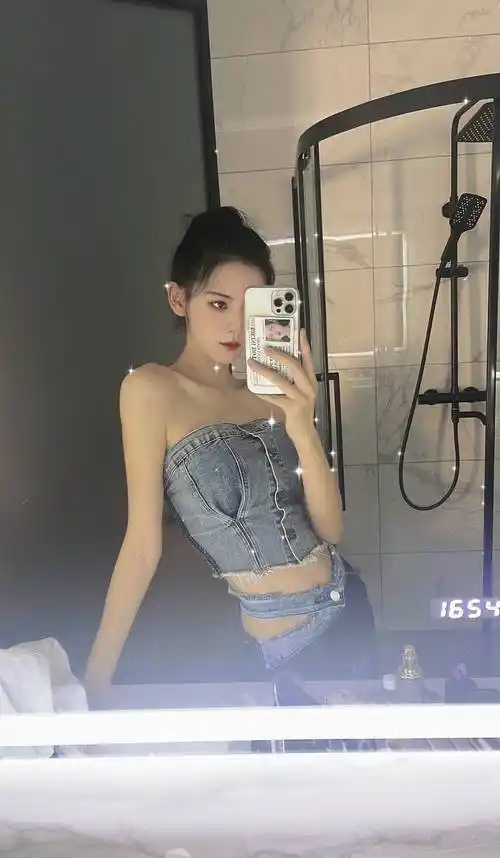 张予曦抹胸装性感写真合集